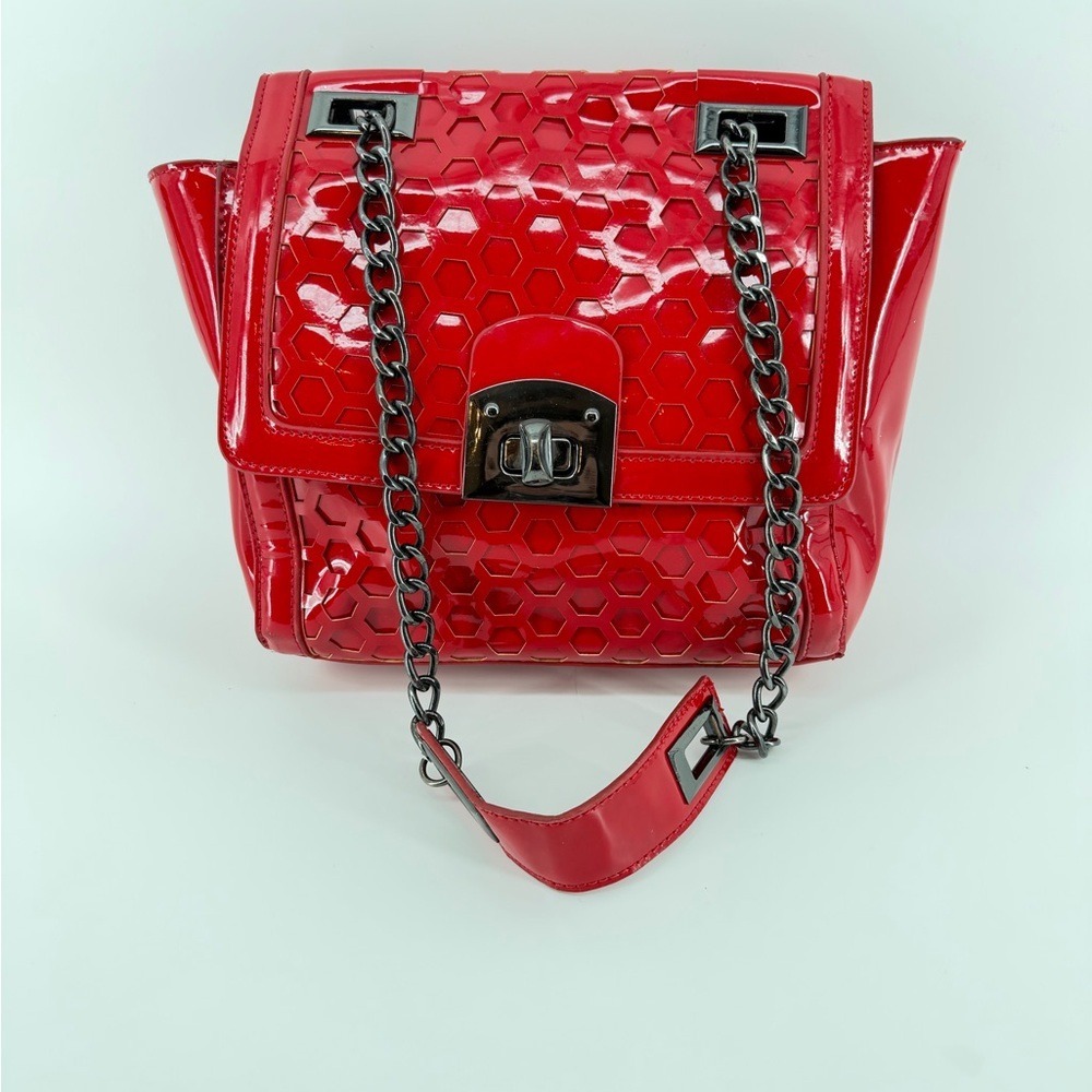 Signature Red Patent Leather Honeycomb Chain Shoulder Bag Turn Lock - Picture 3 of 12